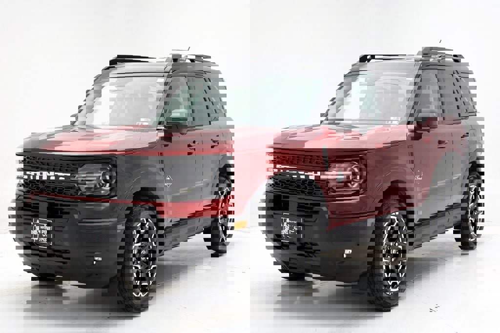 Used 2025 Ford Bronco Sport Outer Banks w/ Outer Banks Tech Package+ image 2