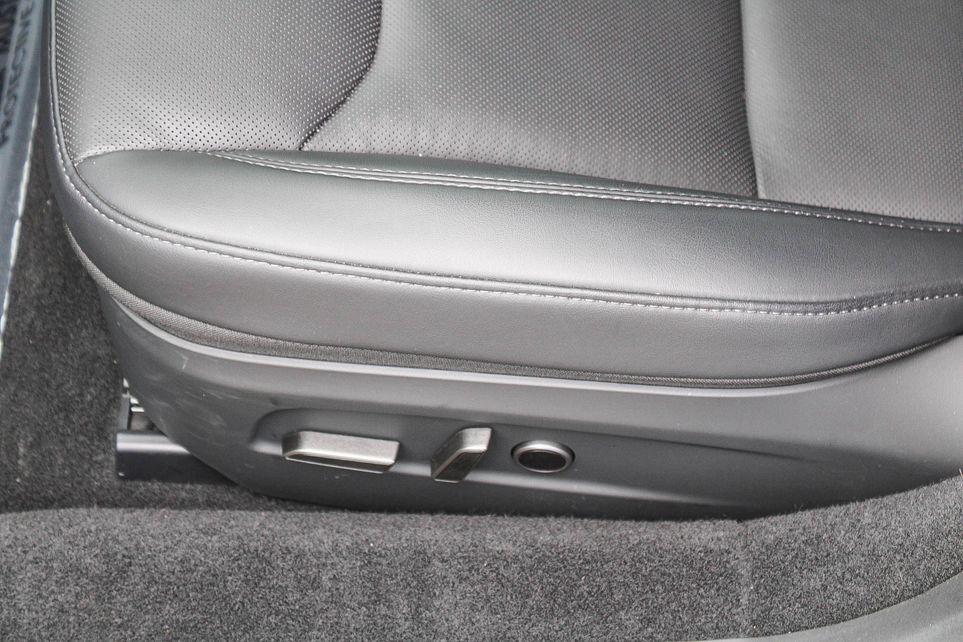 Used 2025 Tesla Model 3 Long Range RWD image 23