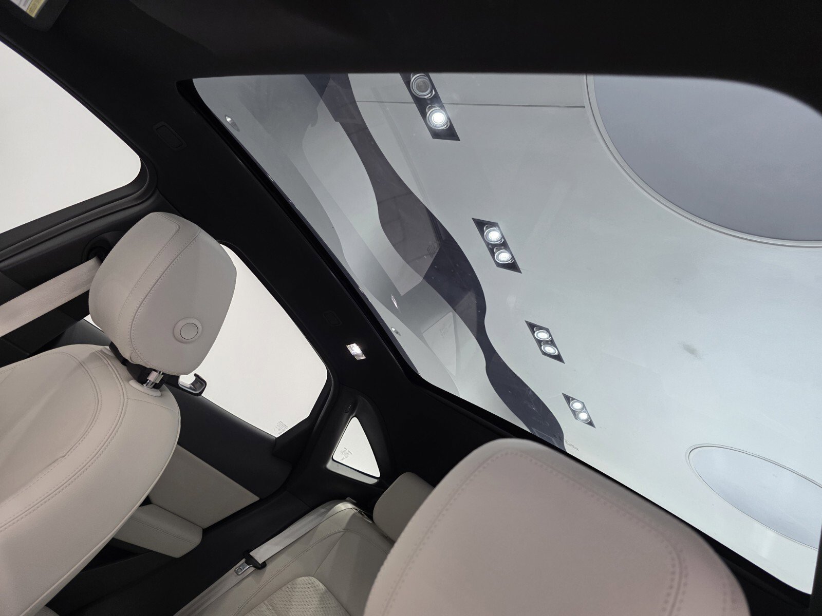 Used 2020 Jaguar E-PACE SE image 8