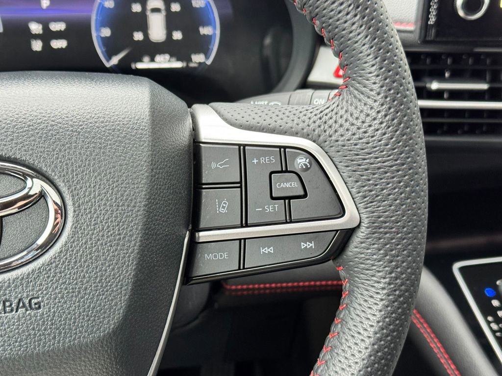 Used 2025 Toyota Sienna XSE w/ XSE Premium Package image 61