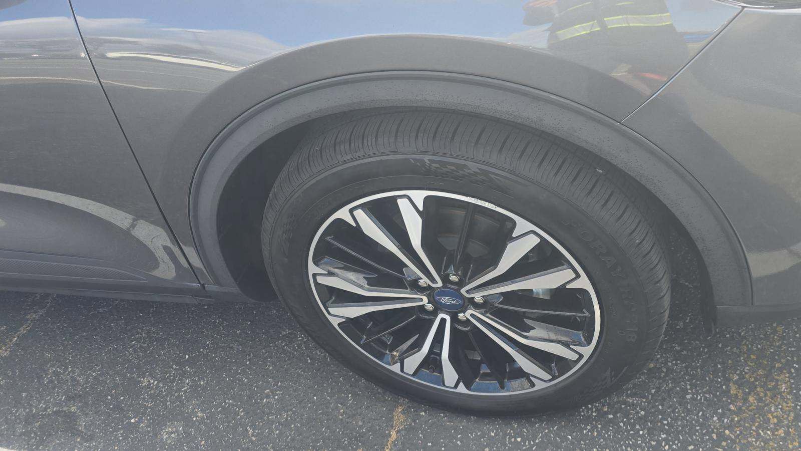 Certified 2021 Ford Escape SE w/ SE Sport Appearance Package image 19