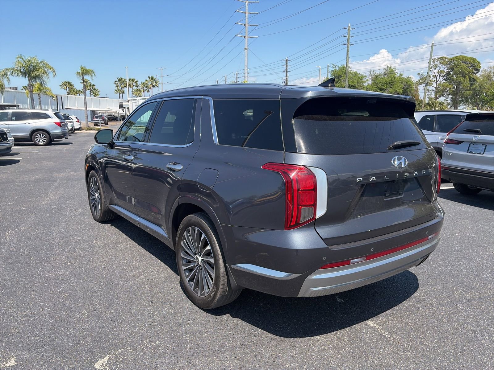 Used 2024 Hyundai Palisade Calligraphy image 5