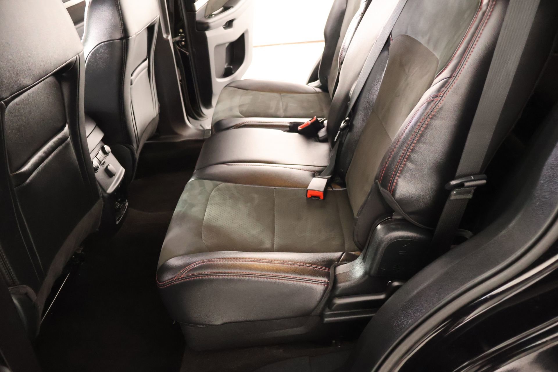 Used 2019 Ford Explorer XLT w/ Equipment Group 202A FWD image 13