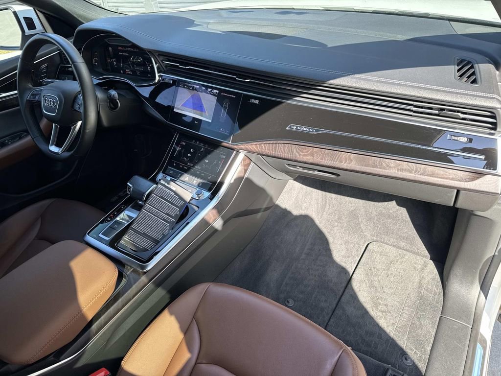 Used 2023 Audi Q8 Premium image 18
