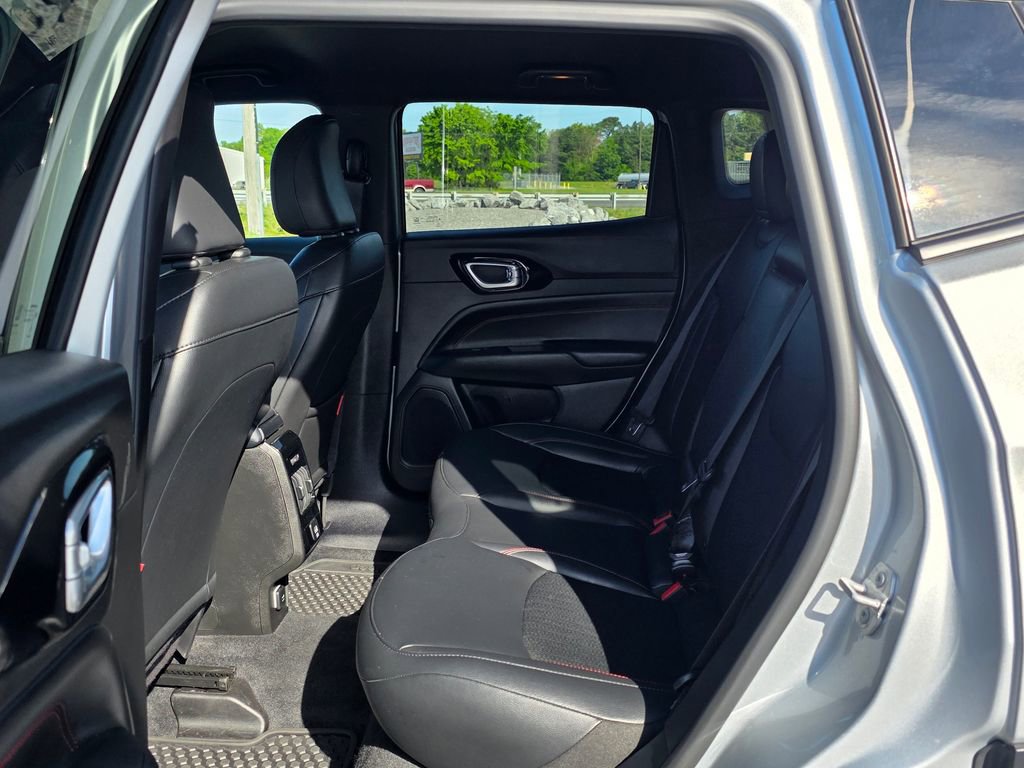 Used 2025 Jeep Compass Trailhawk image 32