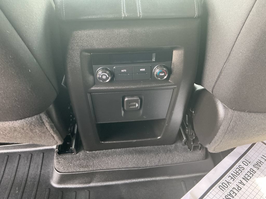 Used 2023 Chevrolet Traverse LT AWD/4WD image 19