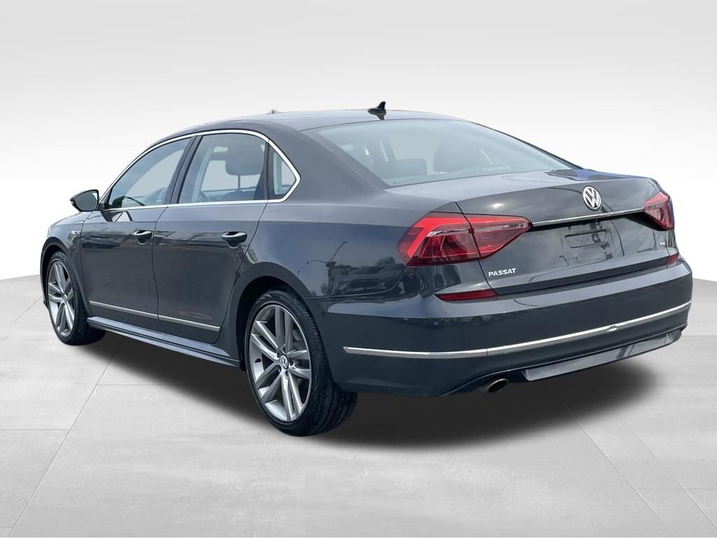 Used 2017 Volkswagen Passat 1.8T R-Line image 32