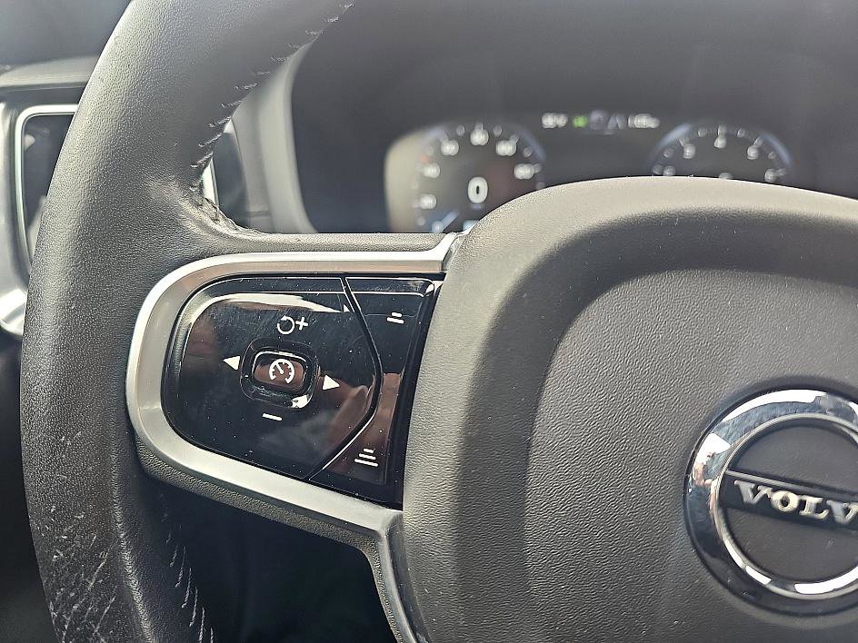 Used 2020 Volvo S60 T6 Inscription image 24