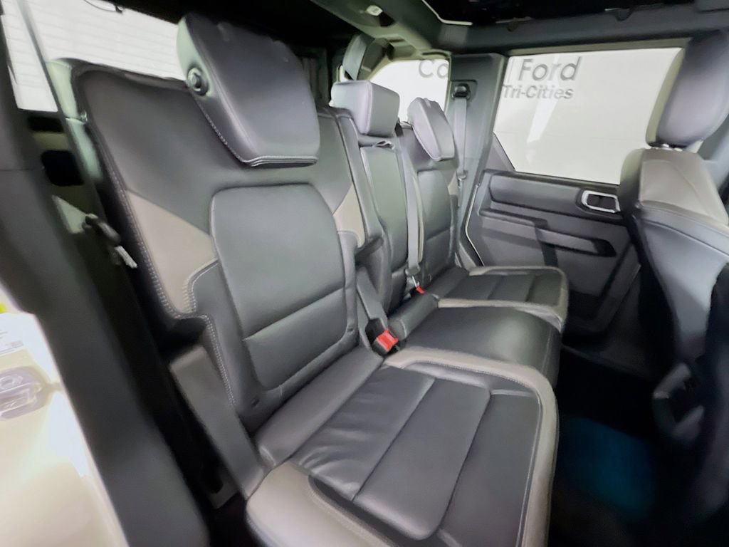 New 2025 Ford Bronco Outer Banks image 16