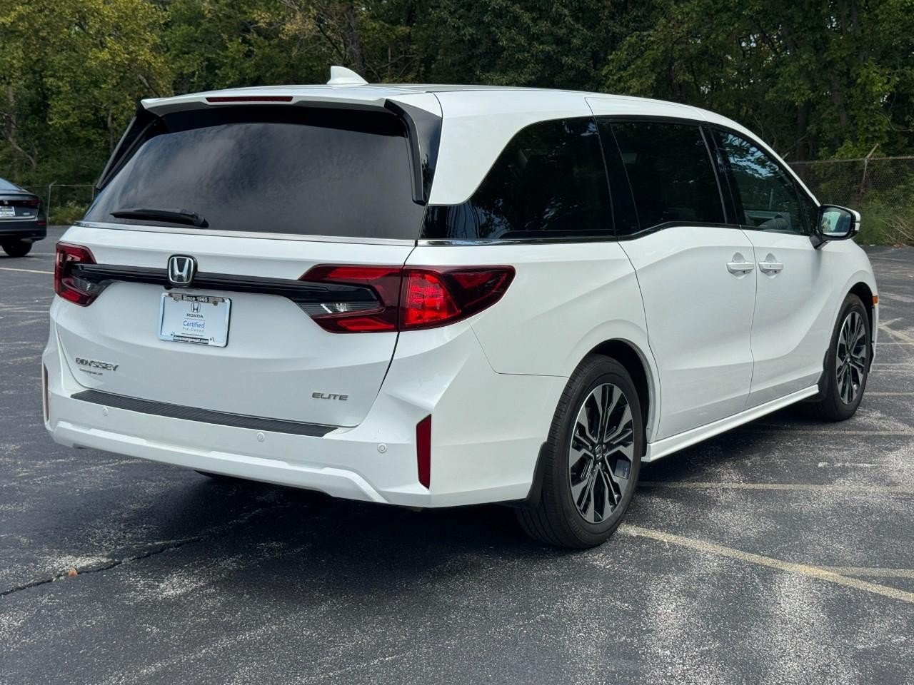 Used 2025 Honda Odyssey Elite image 4