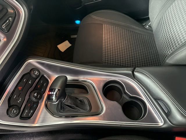 Used 2016 Dodge Challenger SXT w/ Driver Convenience Group RWD image 33