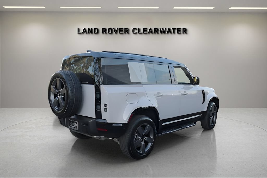 Used 2026 Land Rover Defender 110 X-Dynamic SE AWD/4WD image 5