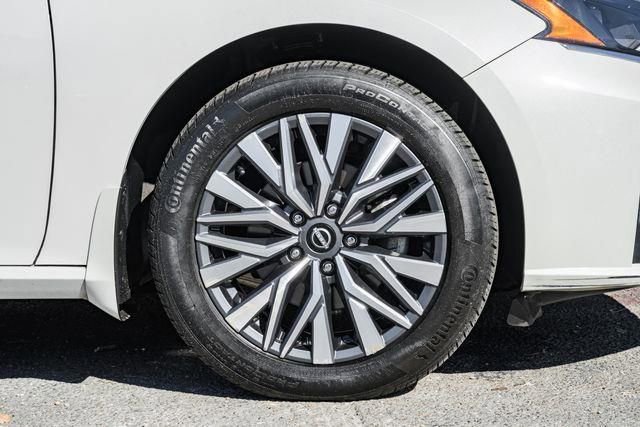 Used 2023 Nissan Altima 2.5 SV w/ SV Premium Package image 16