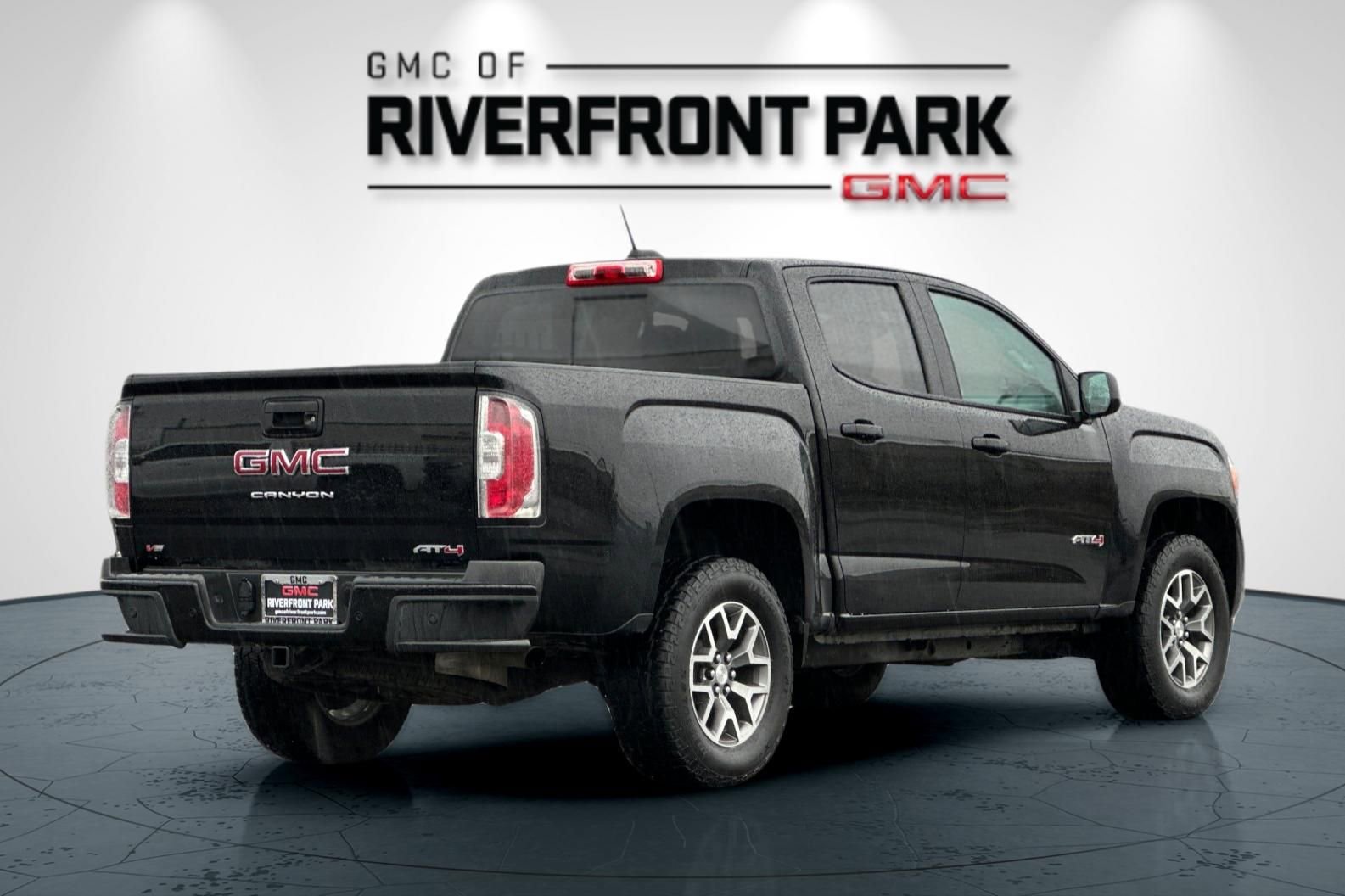 Used 2022 GMC Canyon AT4 w/ Trailering Package AWD/4WD image 3