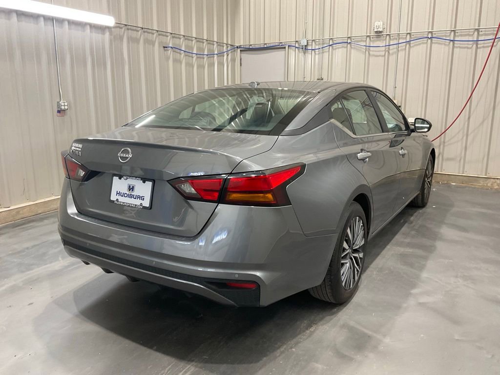 Used 2025 Nissan Altima 2.5 SV FWD image 25