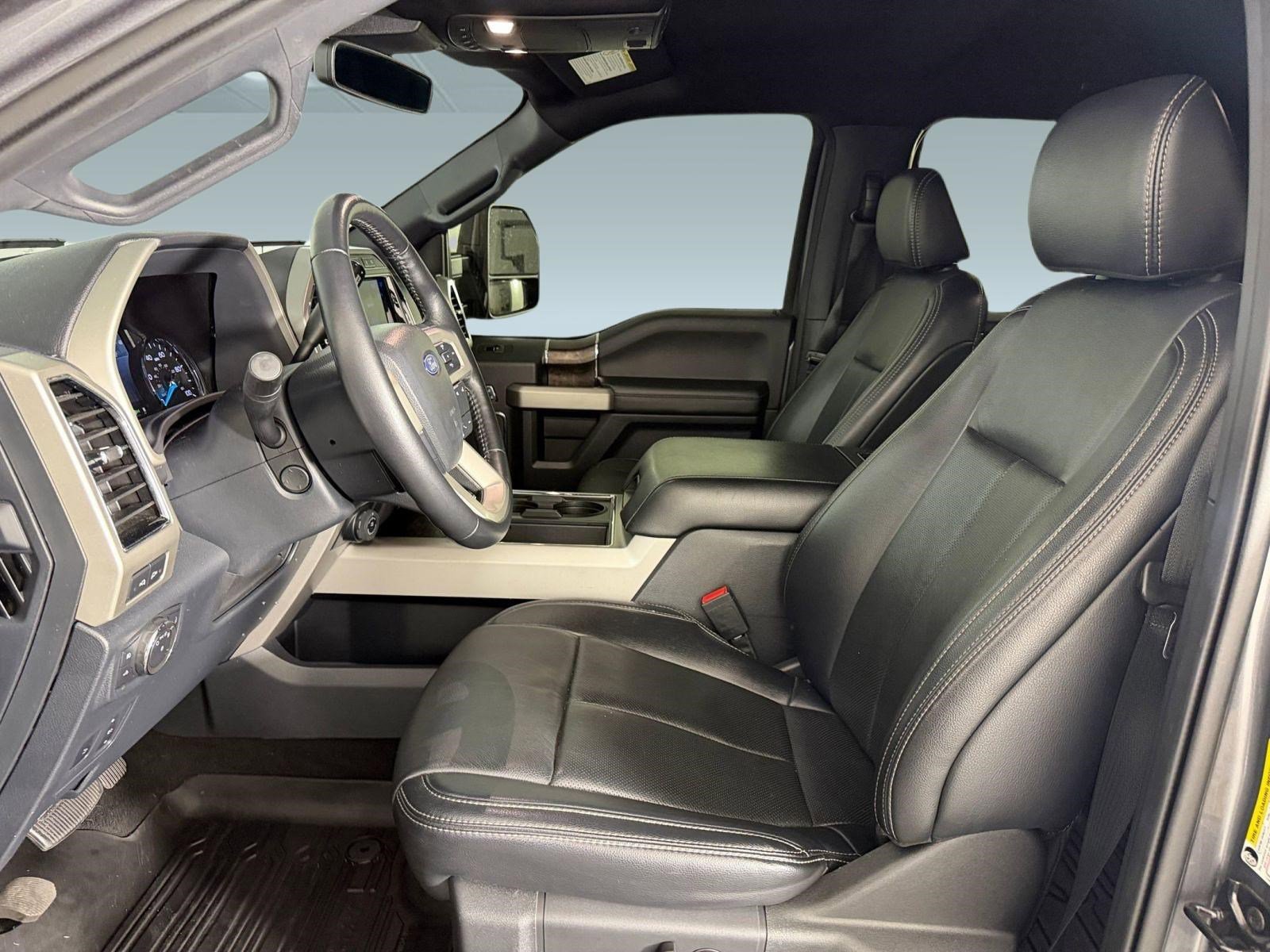 Used 2022 Ford F250 Lariat w/ Black Appearance Package image 5