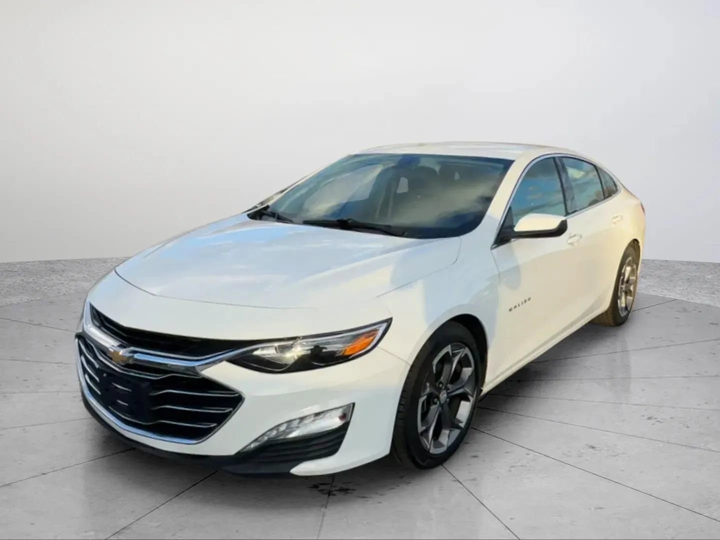 Used 2020 Chevrolet Malibu LT image 1