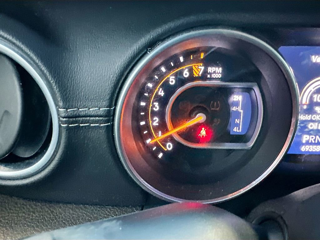 Used 2018 Jeep Wrangler Unlimited Sahara image 16