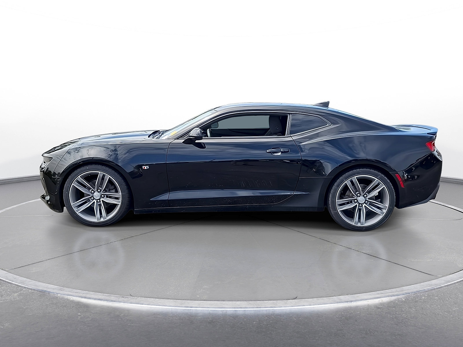 Used 2017 Chevrolet Camaro LT w/ RS Package RWD image 5