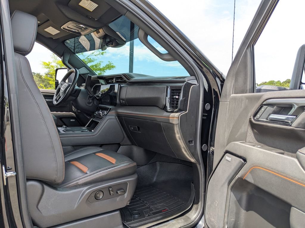 Used 2025 GMC Sierra 2500 AT4 image 40
