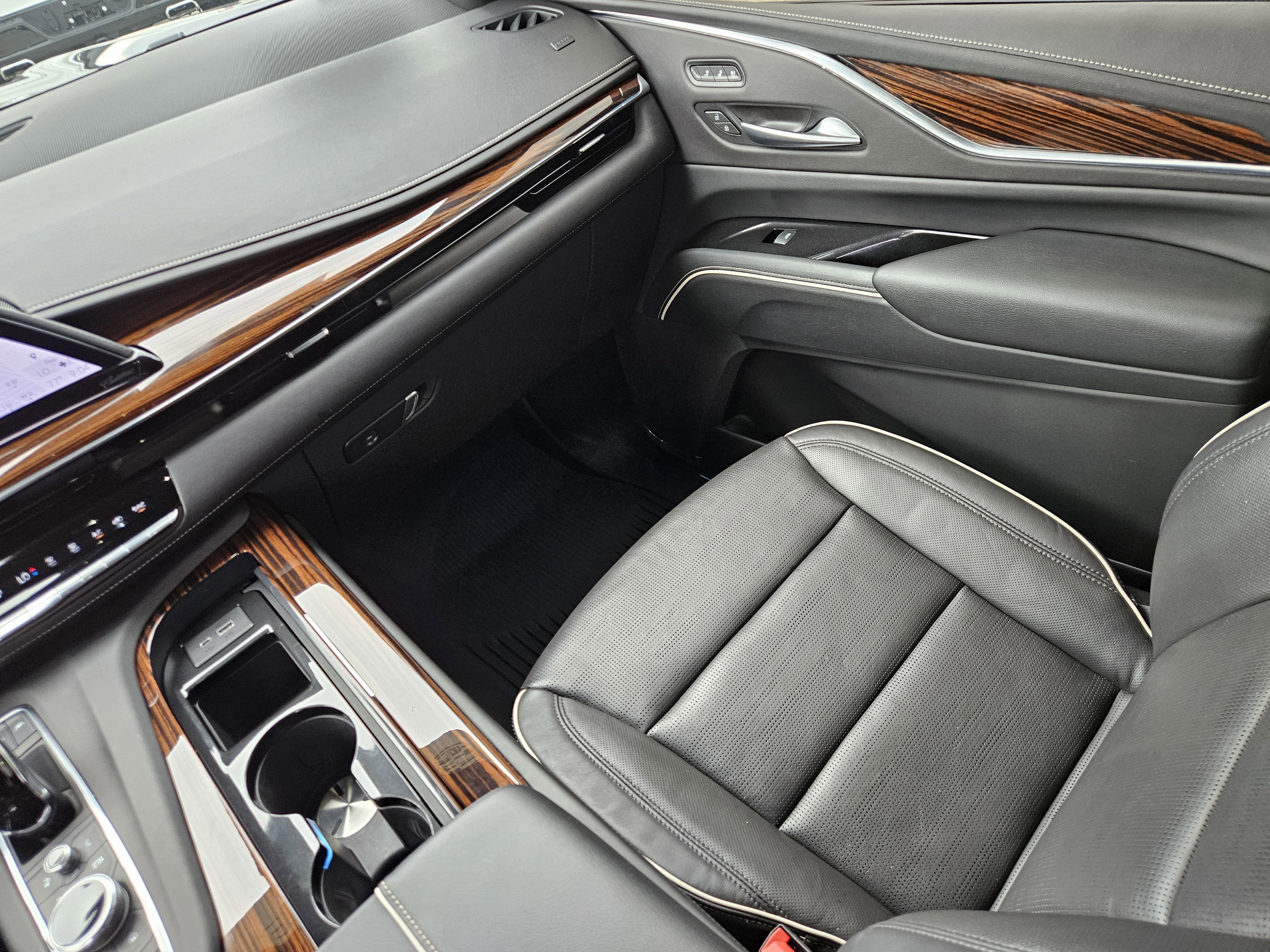 Certified 2023 Cadillac Escalade ESV Premium Luxury image 17