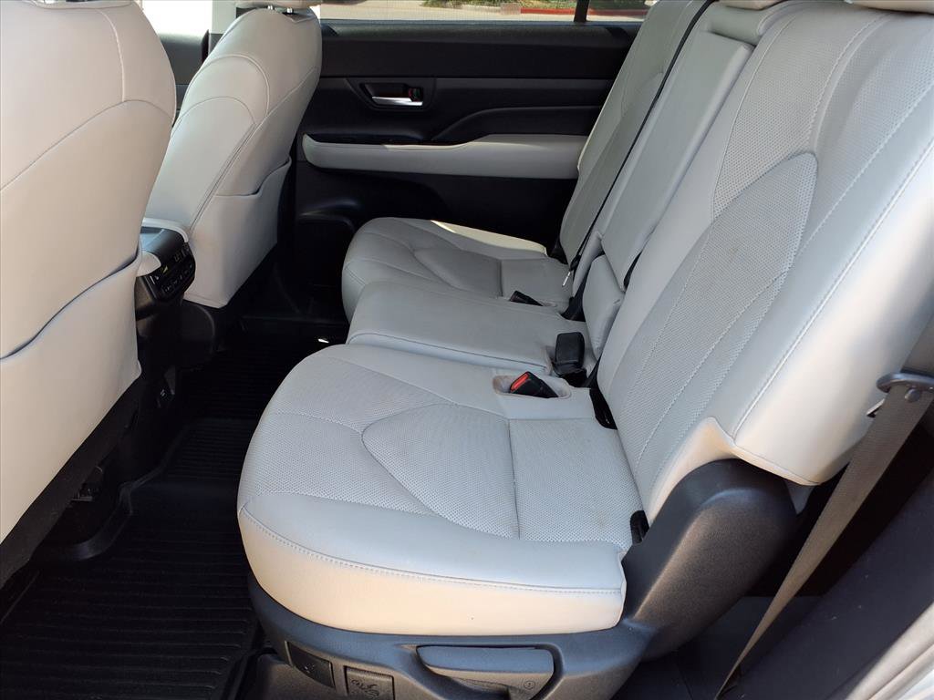 Used 2024 Toyota Grand Highlander Limited image 12