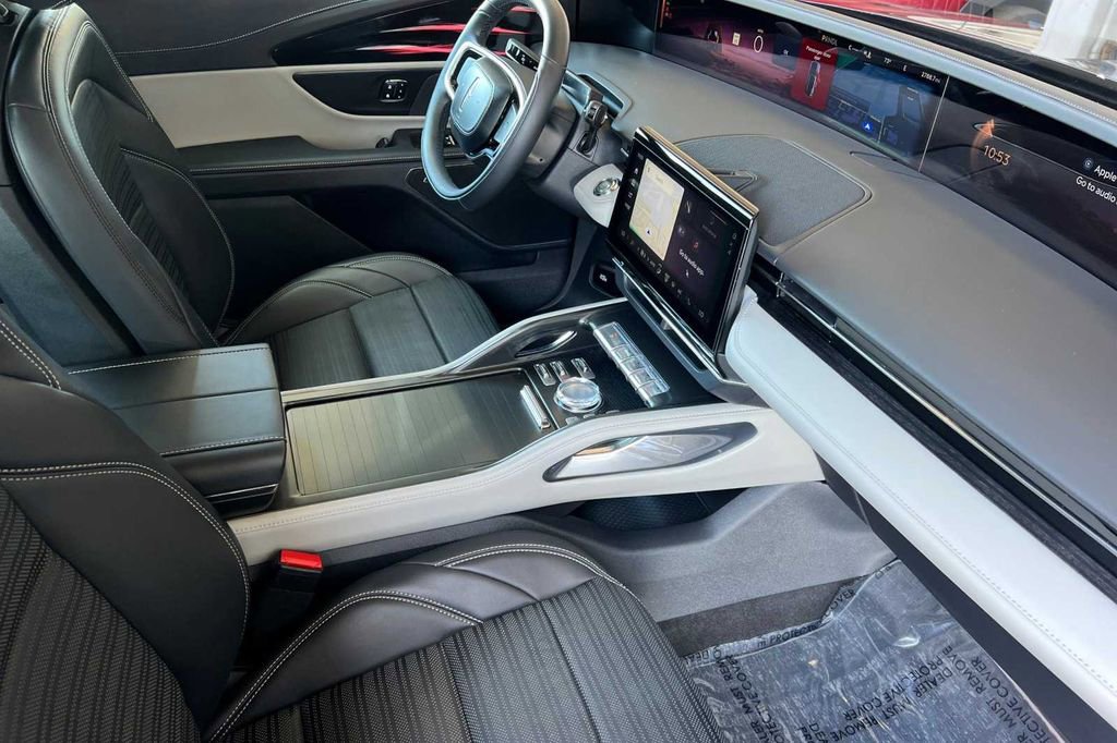 Used 2024 Lincoln Nautilus Reserve w/ Equipment Group 202A image 17