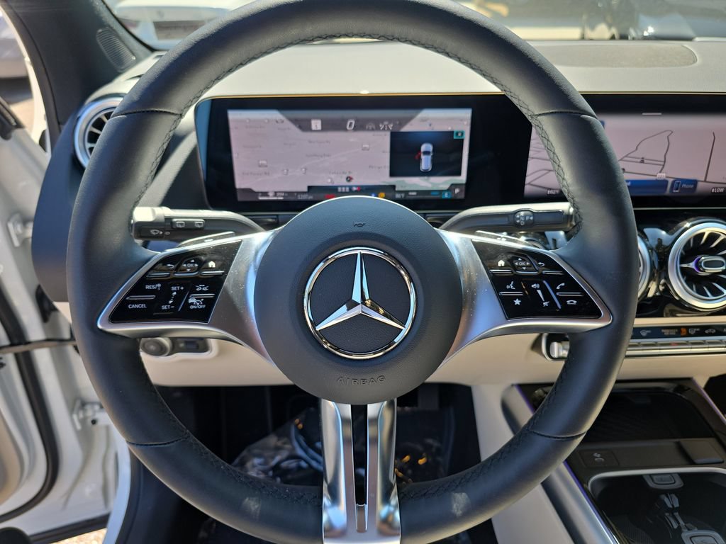 Used 2025 Mercedes-Benz GLA 250 4MATIC image 25