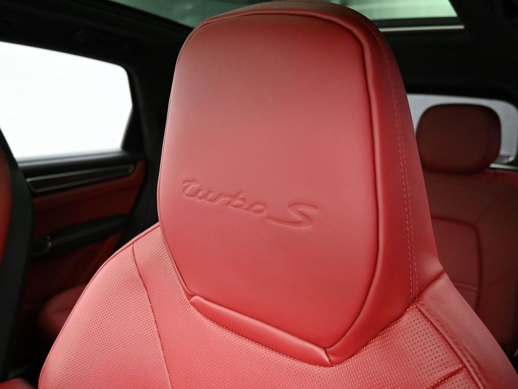 Used 2022 Porsche Cayenne Turbo S image 8
