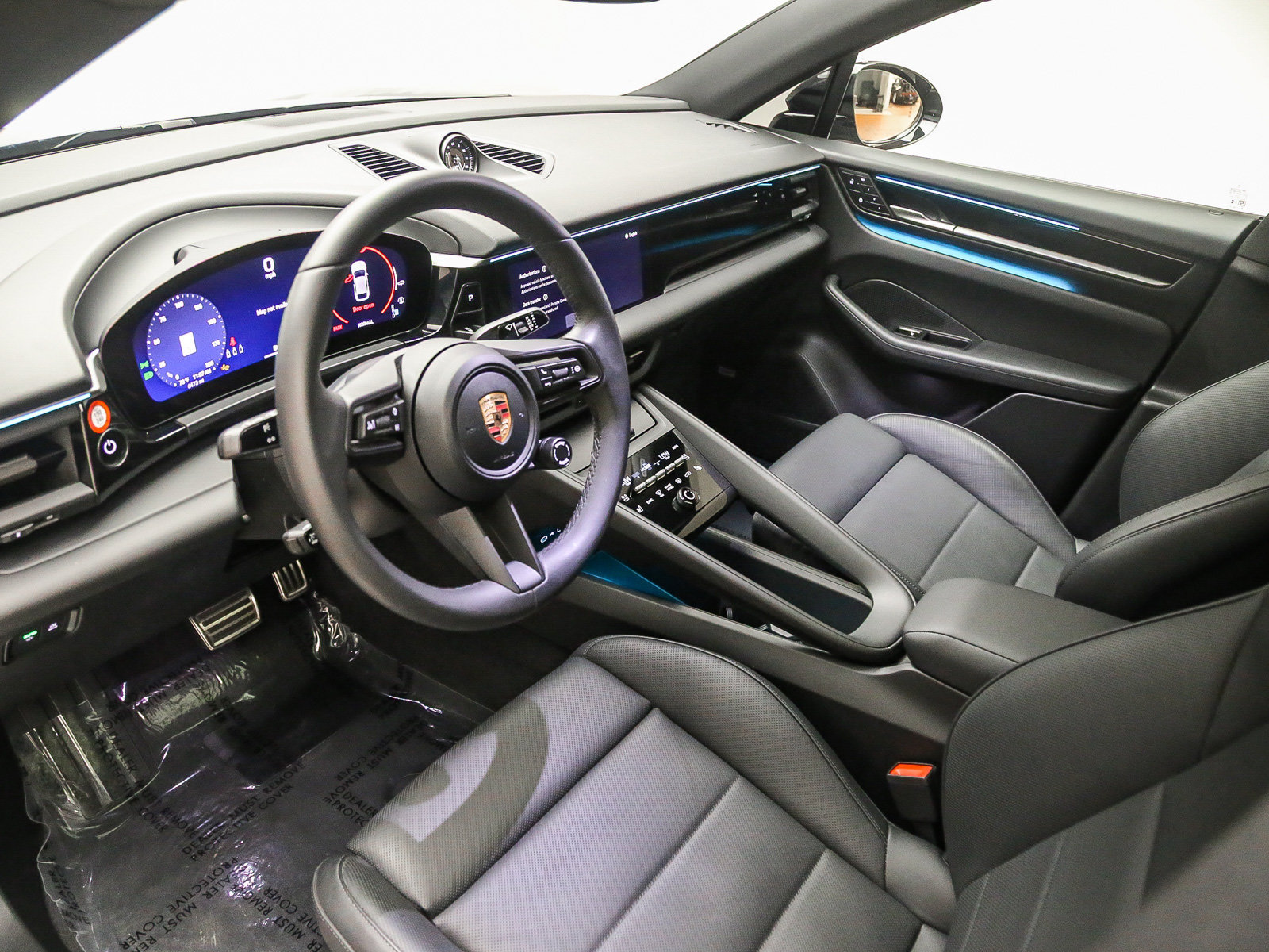 Certified 2025 Porsche Macan 4S Electric AWD/4WD image 14