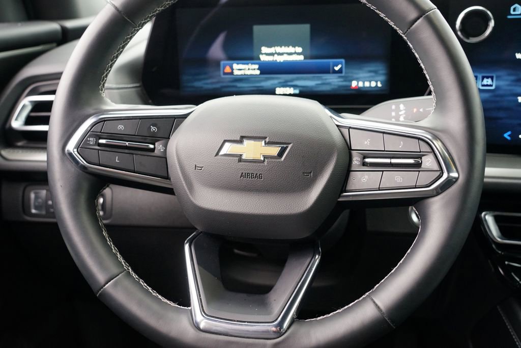 Used 2025 Chevrolet Traverse LT image 24