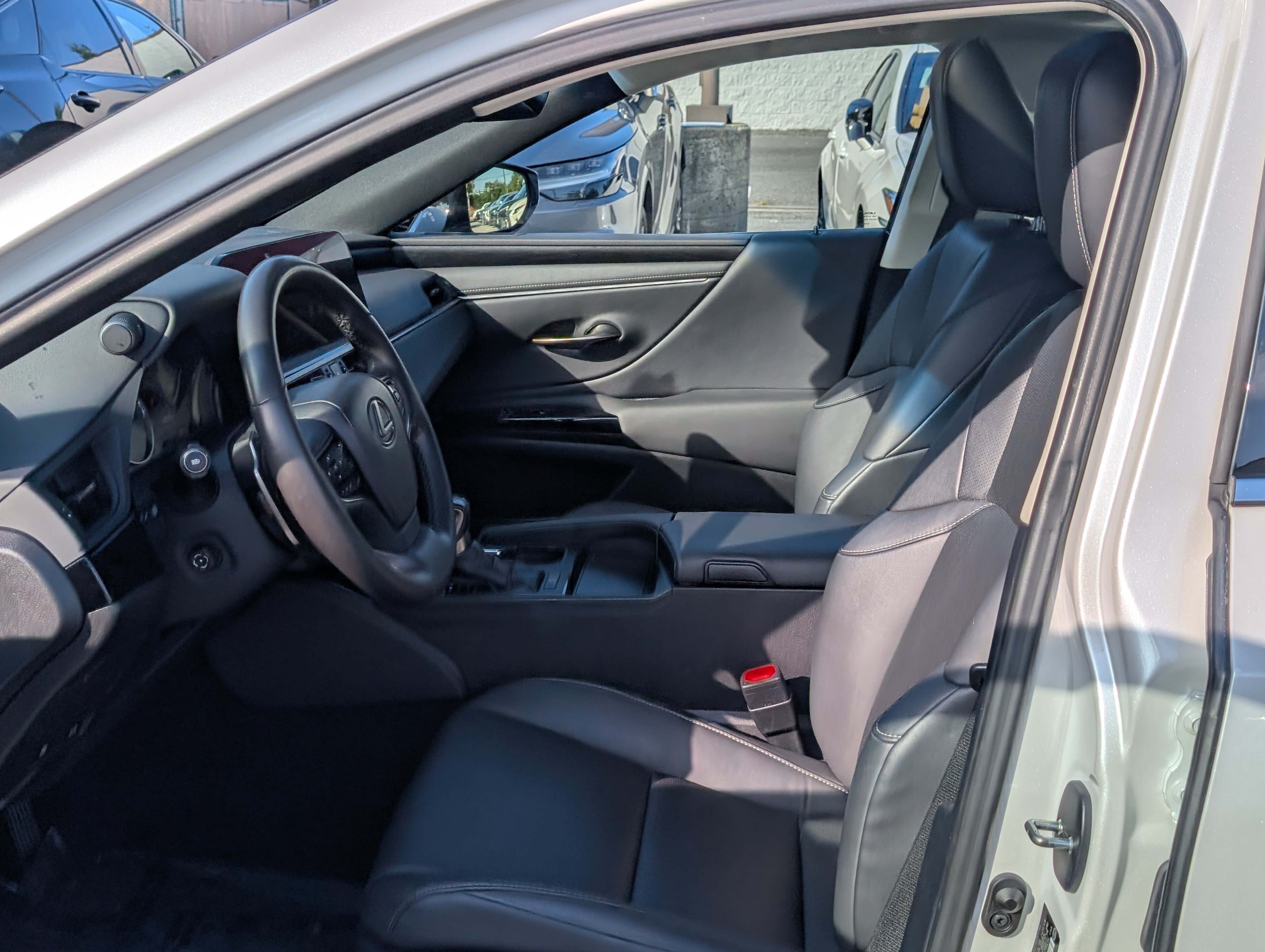Used 2023 Lexus ES 350 w/ Premium Package FWD image 16