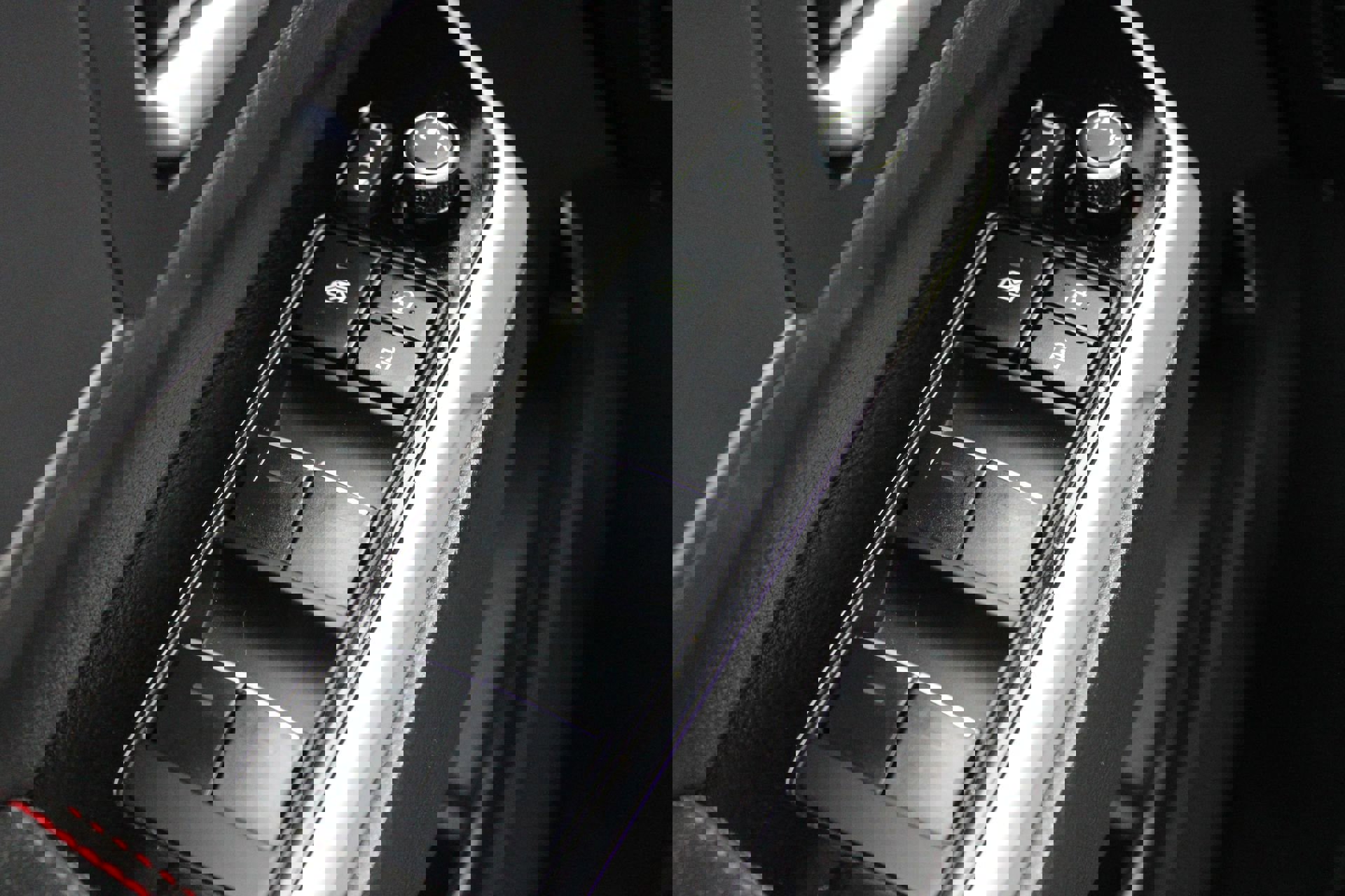 Used 2025 Toyota Sienna XSE w/ XSE Premium Package image 19