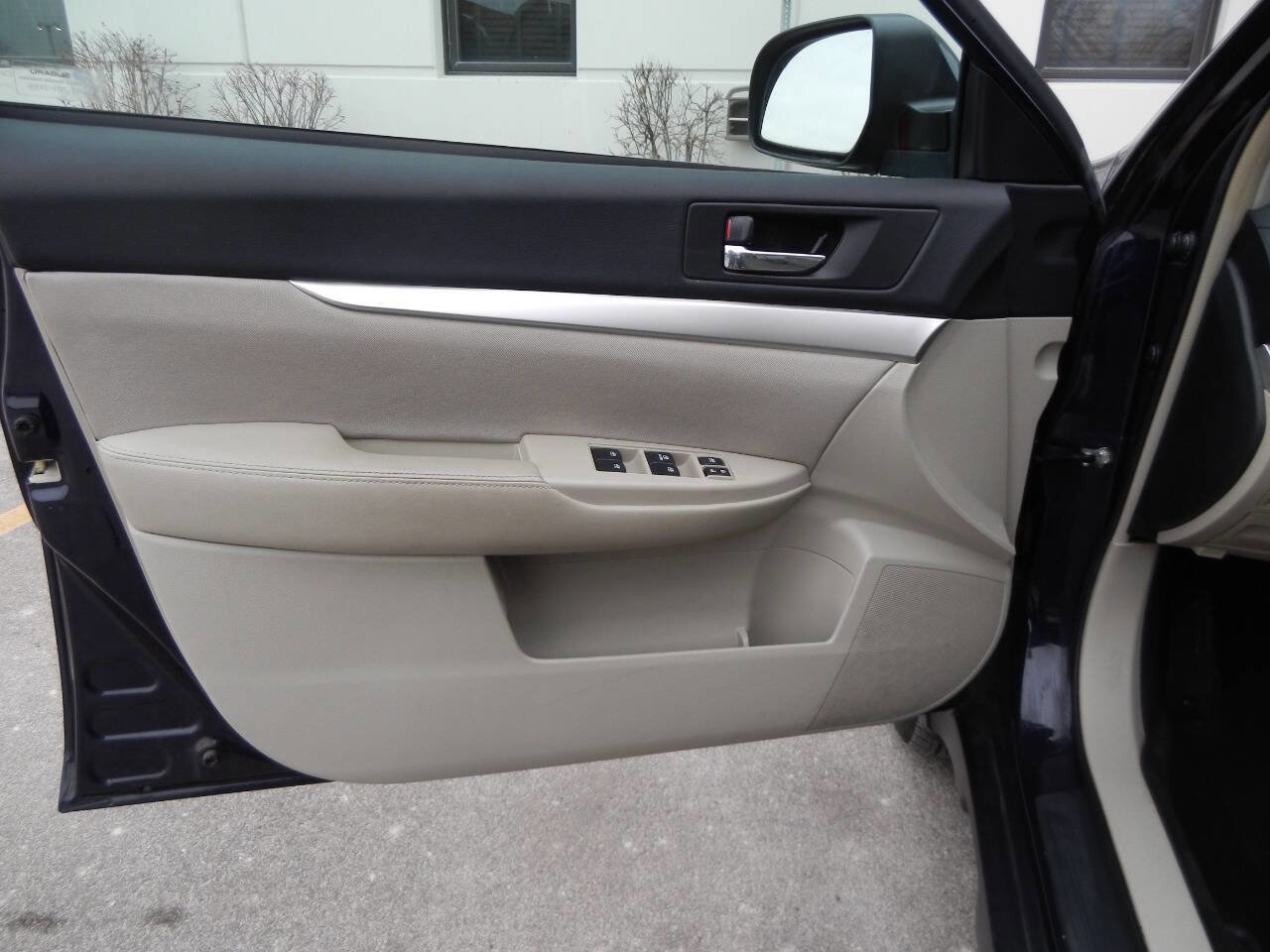 Used 2013 Subaru Outback 2.5i Premium AWD/4WD image 24