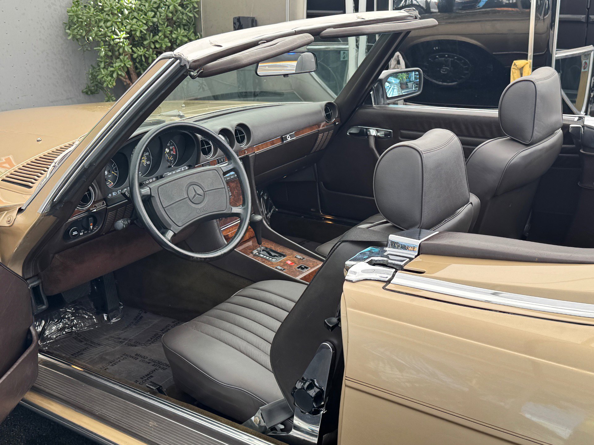 Used 1987 Mercedes-Benz 560 SL image 24