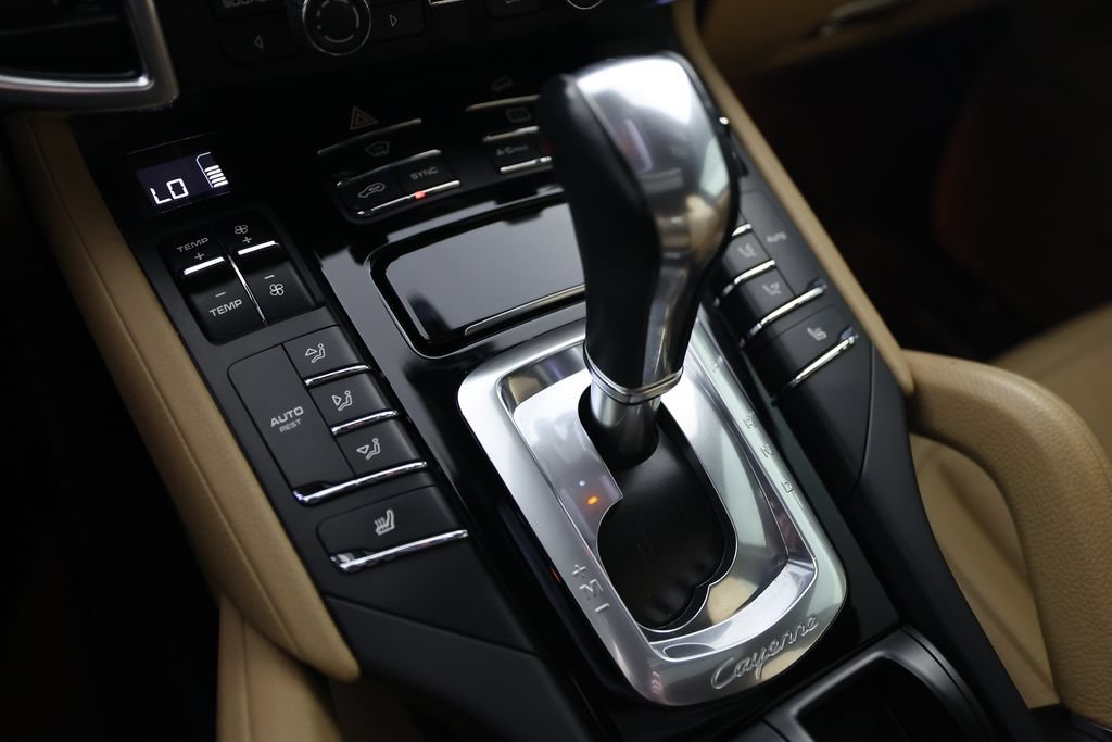 Used 2014 Porsche Cayenne Diesel Platinum Edition AWD/4WD image 25