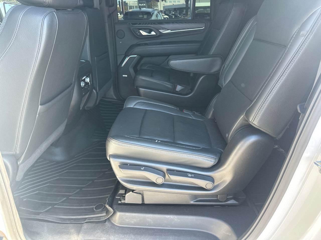 Used 2023 GMC Yukon XL Denali AWD/4WD image 21