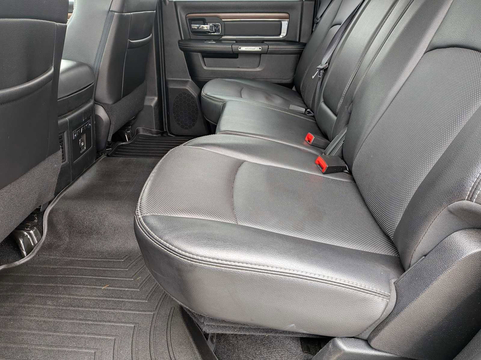 Used 2016 RAM 1500 Laramie w/ Convenience Group AWD/4WD image 18