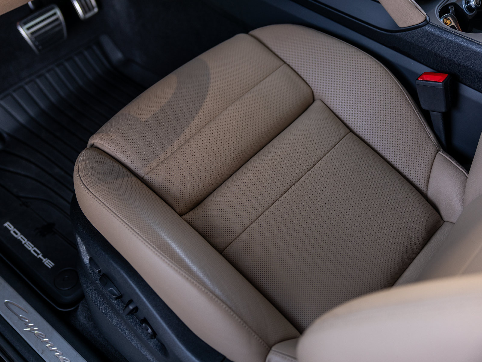 Certified 2025 Porsche Cayenne S w/ Premium Package Plus AWD/4WD image 27