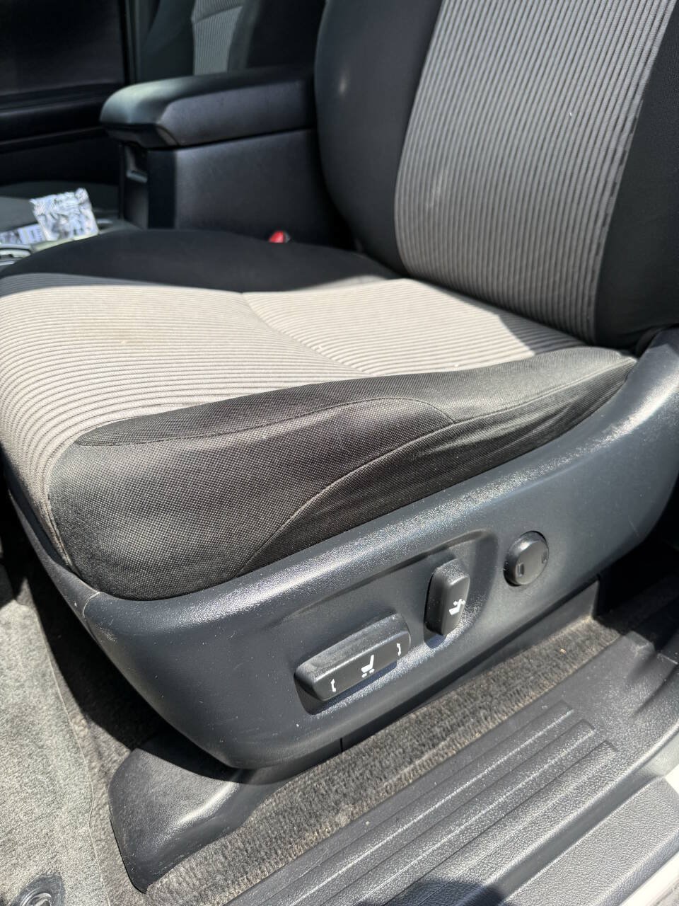Used 2017 Toyota 4Runner SR5 AWD/4WD image 13