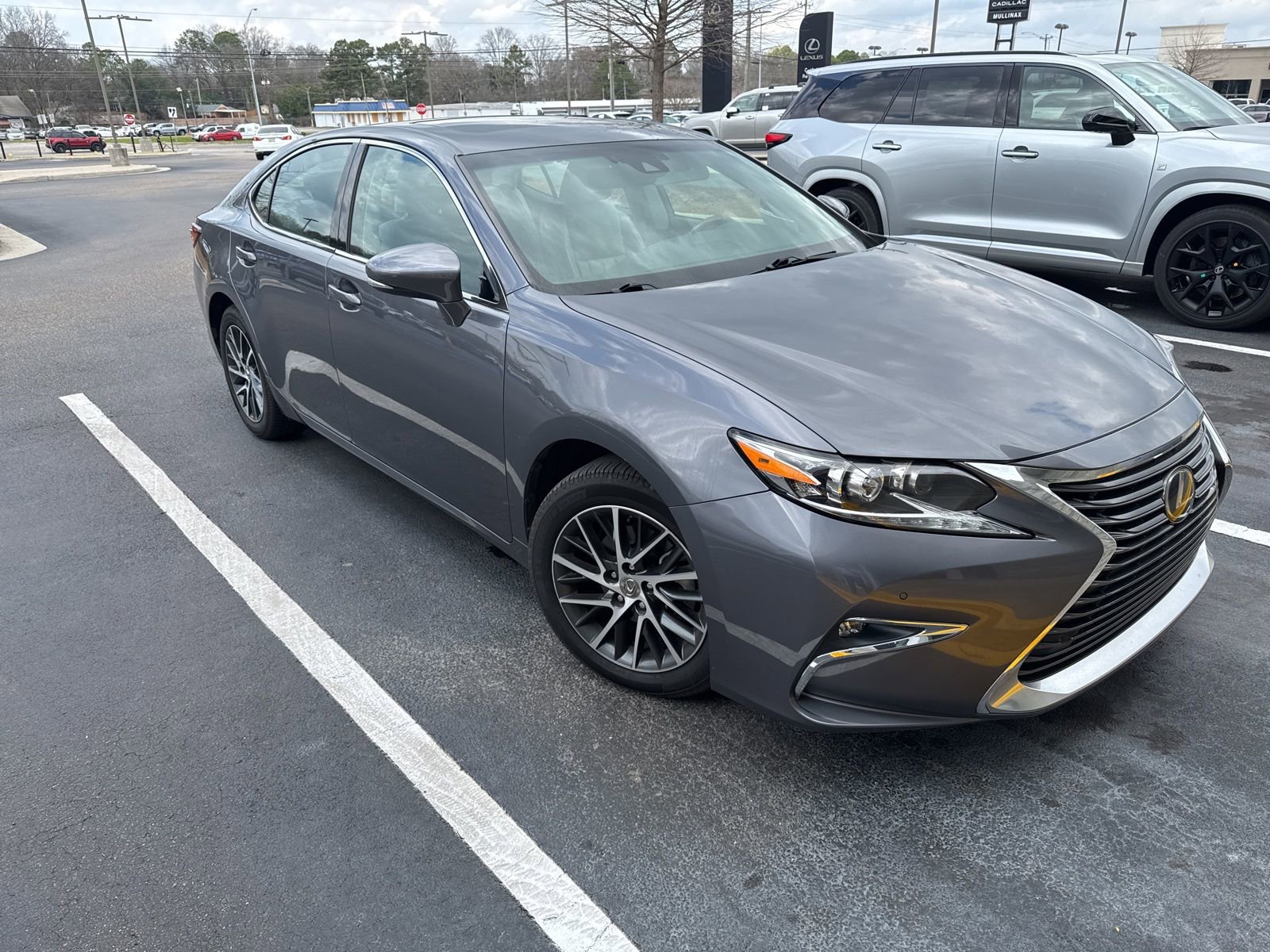 Used 2017 Lexus ES 350 w/ Luxury Package image 1