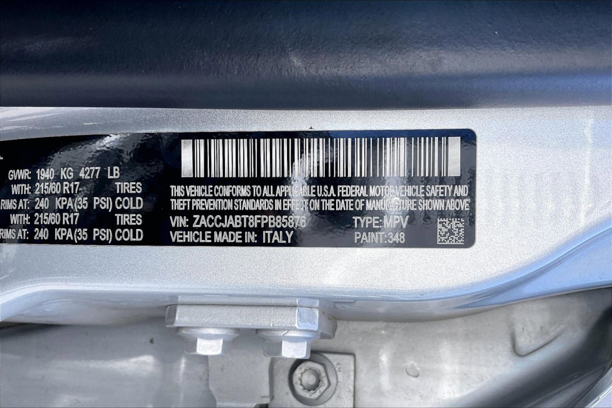 Used 2015 Jeep Renegade Latitude FWD image 34
