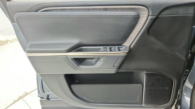 Used 2025 Rivian R1S Adventure image 39