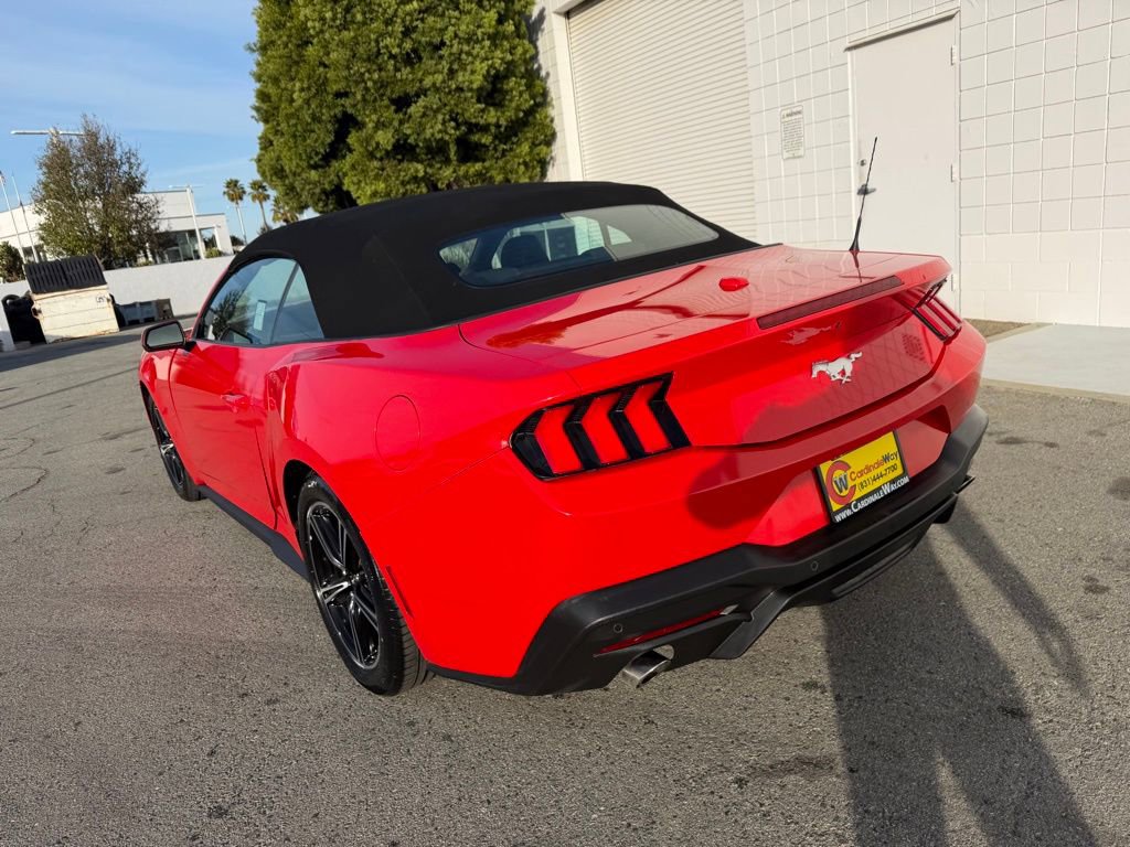 Used 2024 Ford Mustang Convertible image 4