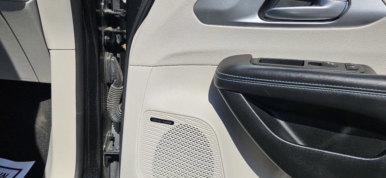 Used 2018 Chrysler Pacifica Limited w/ Advanced Safetytec Group image 27