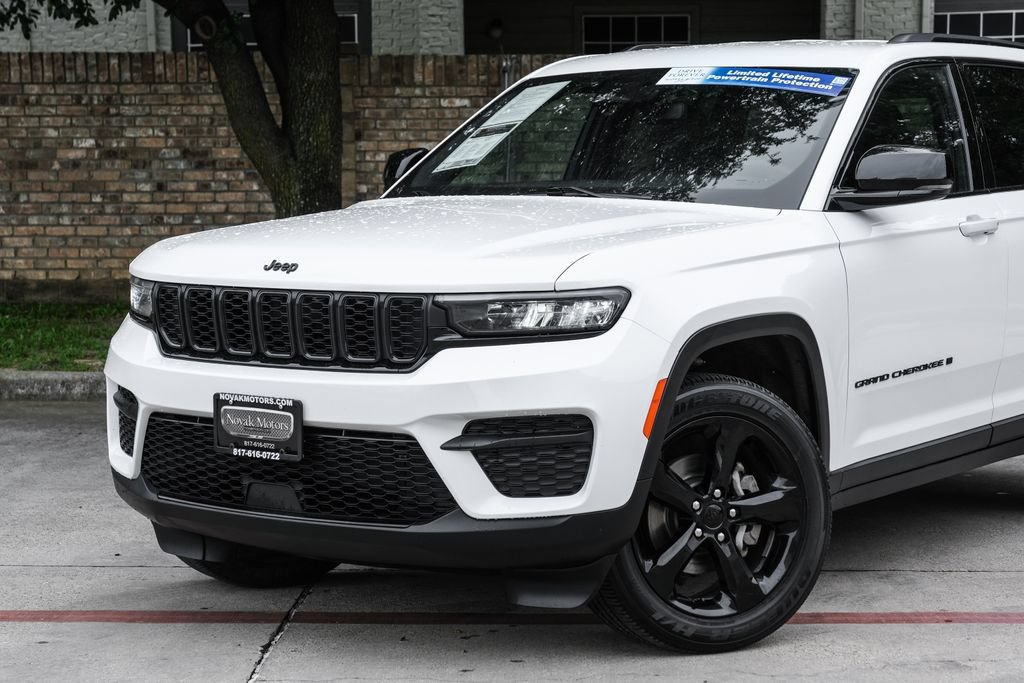 Used 2023 Jeep Grand Cherokee Altitude AWD/4WD image 12