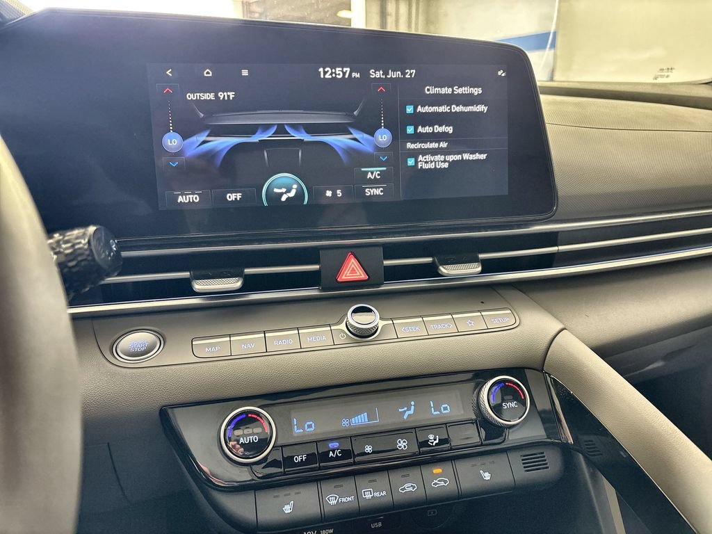 Certified 2025 Hyundai Elantra SEL FWD image 17