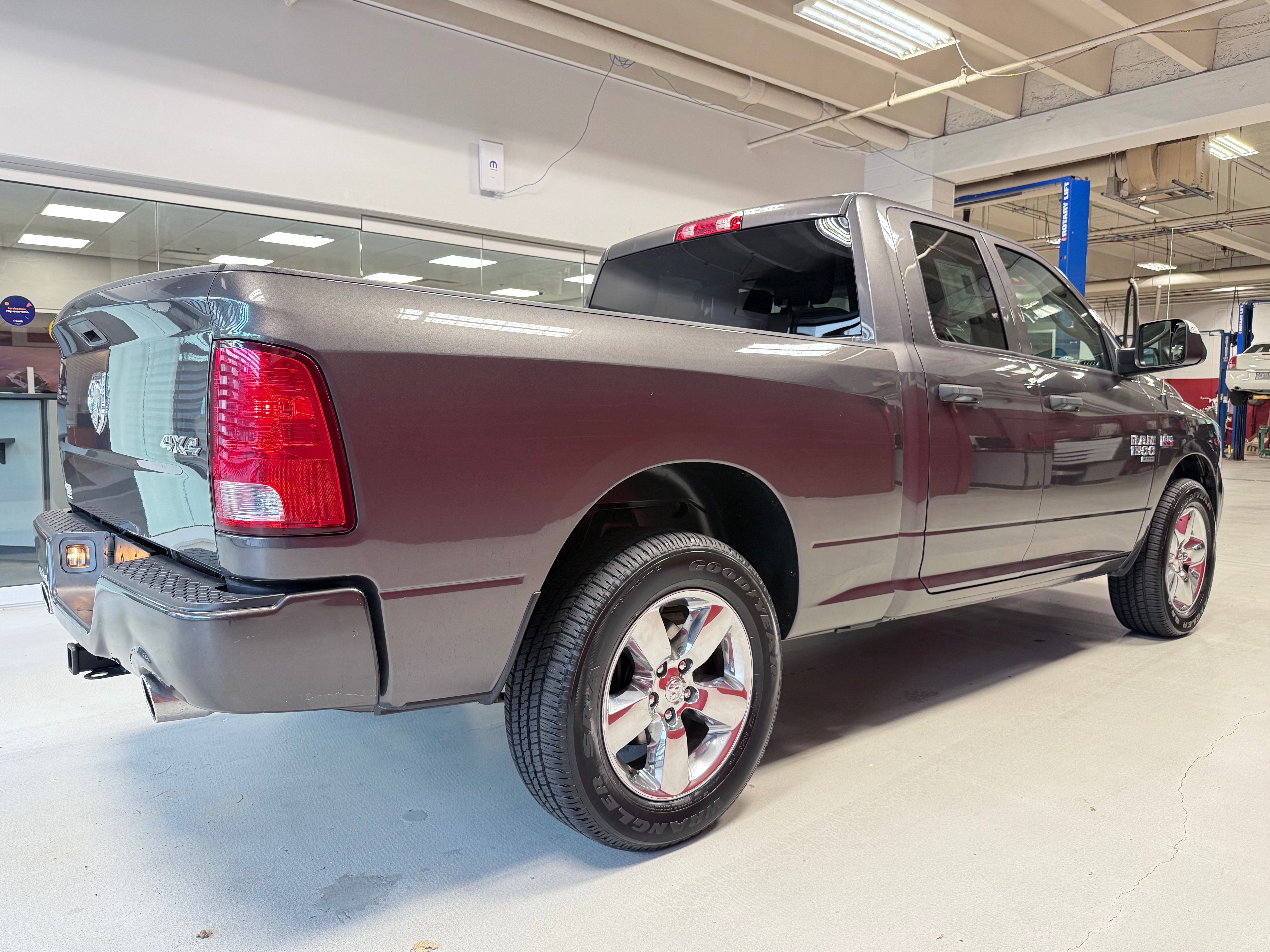 Used 2019 RAM 1500 Express w/ Express Value Package AWD/4WD image 8