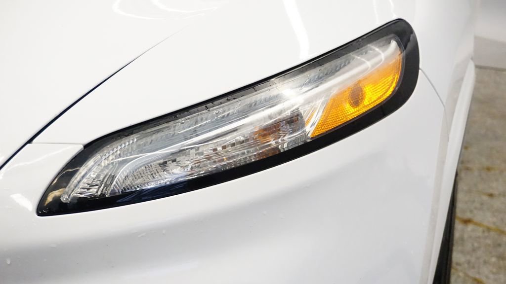 Used 2016 Jeep Cherokee Overland w/ Technology Group image 9