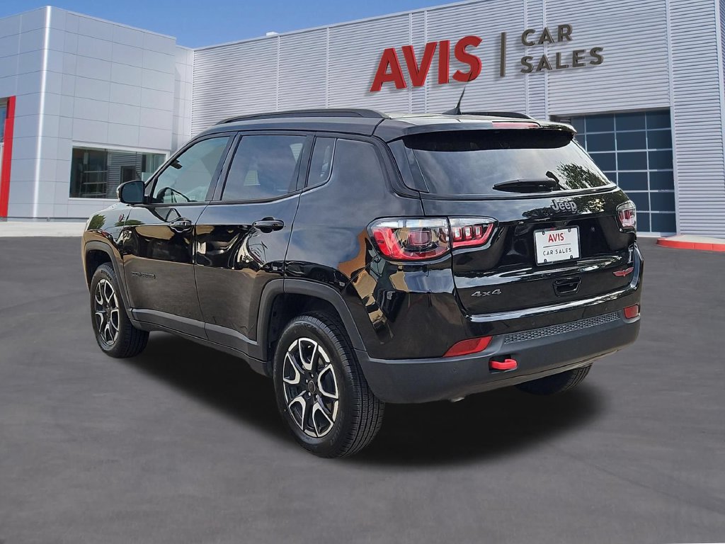 Used 2025 Jeep Compass Trailhawk AWD/4WD image 7